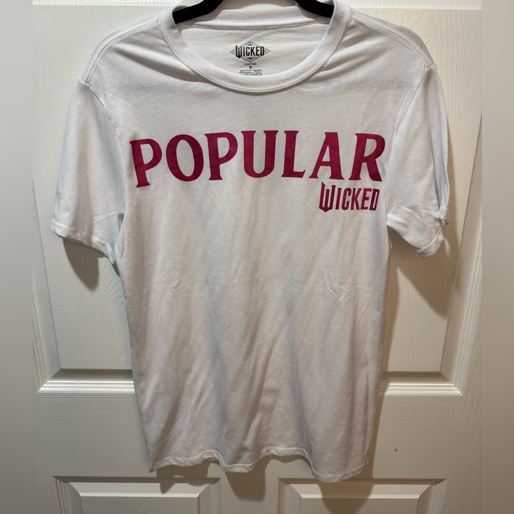 Wicked popular t shirt size S